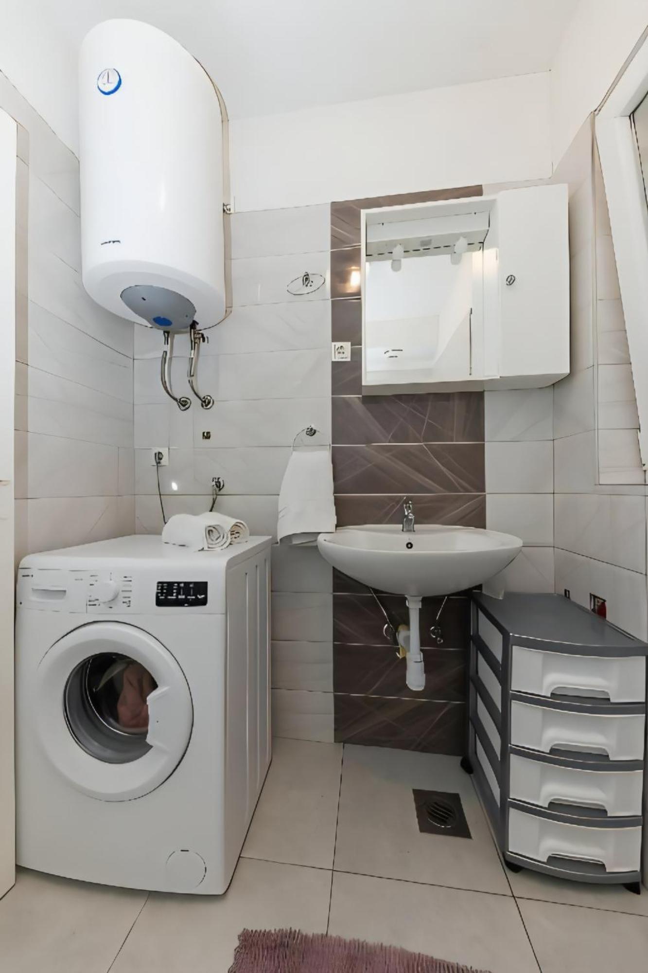 House Niko M With 6 Apartments Сплит Номер фото